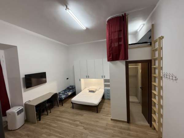 Foto monolocale con in pi anche soppalco abitabile