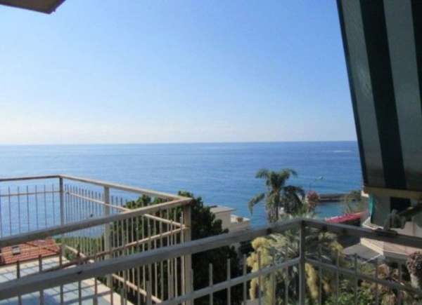 Foto Monolocale con vista mare