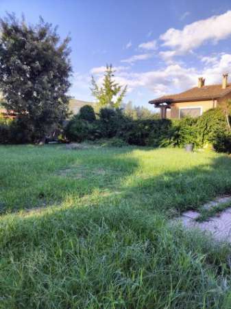 Foto Monolocale e Bilocale in Villa con giardino