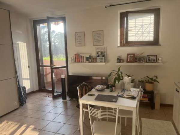 Foto Monolocale in affitto a Caronno Pertusella