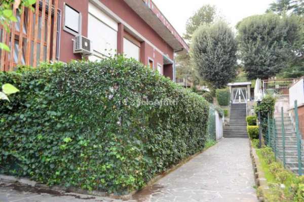 Foto Monolocale in affitto a Roma, Spinaceto-Villaggio Azzurro-Tor de Cenci
