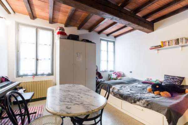 Foto monolocale in centro a Parma ALL INCLUSIVE