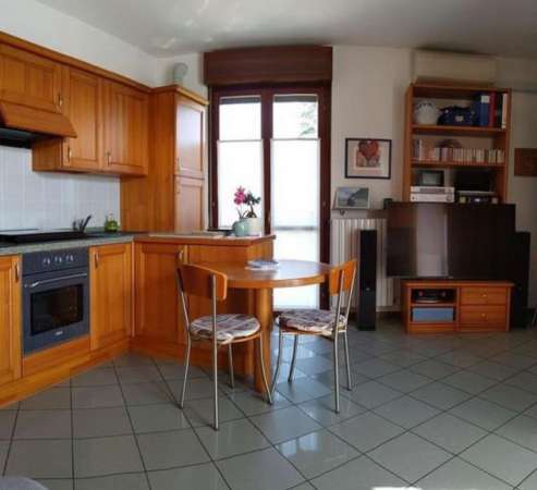 Foto Monolocale in viale delle Rimembranze, Muggi� (MB)