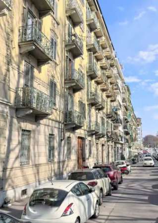 Foto MONOLOCALE LUNGO DORA NAPOLI