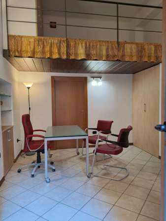 Foto MONOLOCALE SU DUE PIANI IN VIA PIERO DELLA FRANCESCA, SEMPIONE, MILANO