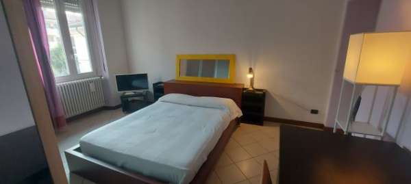 Foto Monza AMPIA STANZA IN CASA INDIPENDENTE