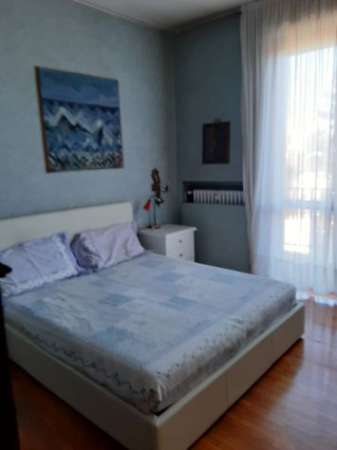 Foto Monza centro camera con bagno privato in affitto in contesto signorile