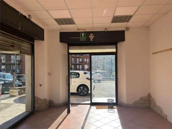 Foto N2524SP - Negozio con magazzino zona Pallotta