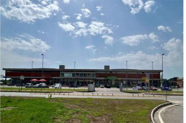 Foto N2565SP - Locale commerciale 700 mq ampi parcheggi