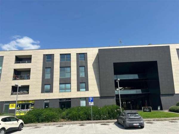 Foto N2566SP - Locale Commerciale 290 mq ampi parcheggi