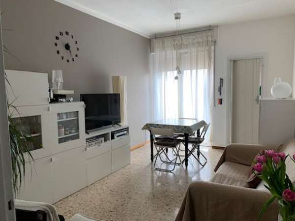 Foto Navigli/Darsena stanza arredata piano attico contesto residenziale