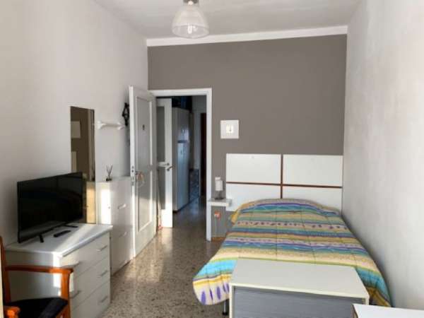 Foto Navigli/Darsena stanza singola arredata piano attico contesto residenziale