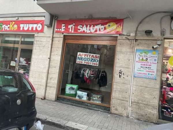 Foto NEGOZIO  VIA ORETO,216-C,D DUE LUCI ,tratto commerciale 70 mq.