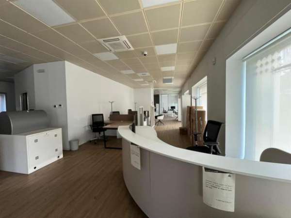 Foto NEGOZIO 5 VETRINE OPNE SPACE