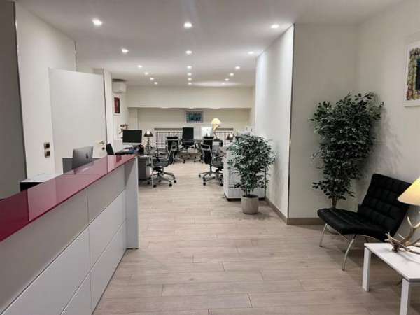 Foto NEGOZIO A CORTINA -CORSO ITALIA-GALLERIA CROCE BIANCA