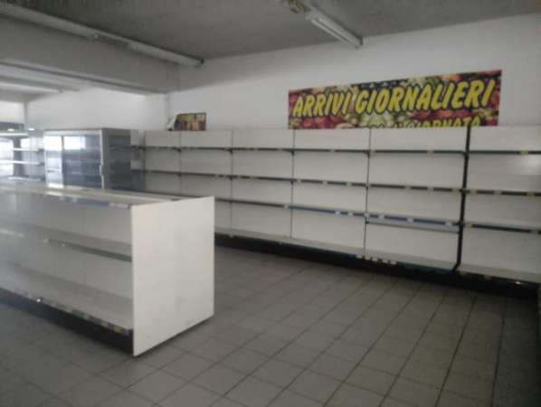 Foto Negozio con cella frigo di 16mq