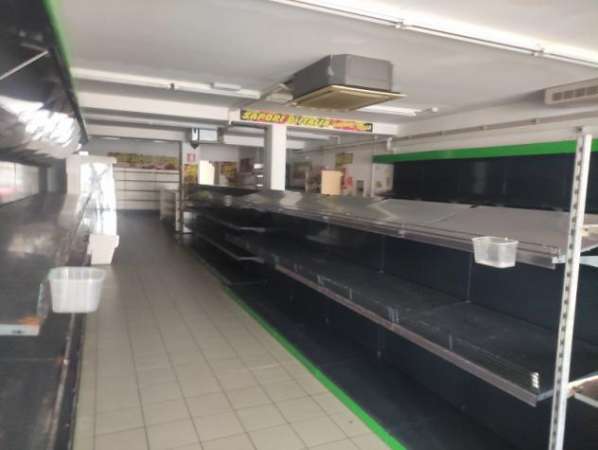 Foto Negozio con cella frigo di 16mq