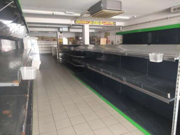 Foto Negozio con cella frigo di 16mq