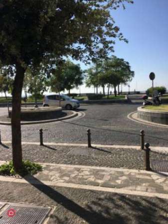 Foto Negozio di 35mq in Corso Umberto I a Pozzuoli