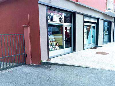 Foto Negozio in Affitto, 2 Locali, 45 mq, Villadossola