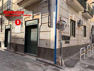 Foto Negozio in Affitto, 2 Locali, 65 mq, Cimitile