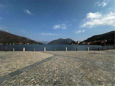 Foto Negozio in Affitto, 2 Locali, 65 mq, Porto Ceresio