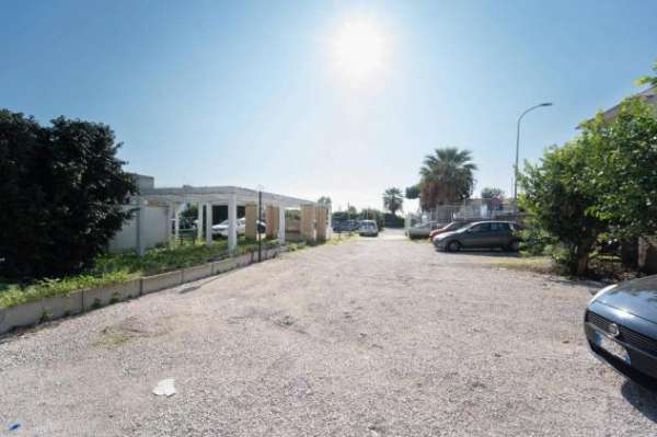 Foto Negozio in affitto a Bacoli - 10 locali 3500mq