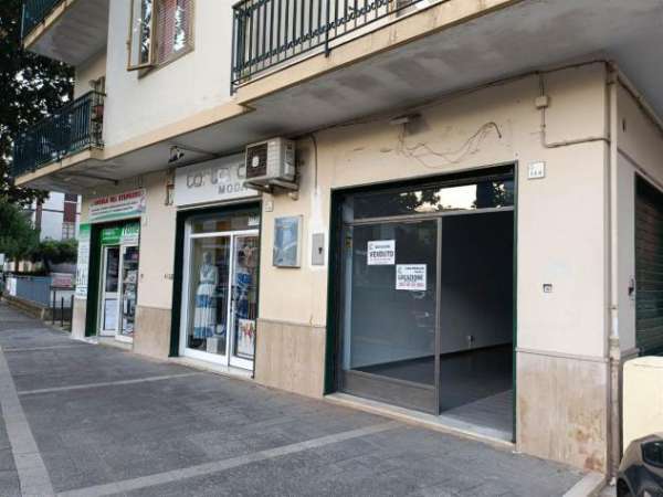 Foto Negozio in affitto a Baronissi - 1 locale 34mq