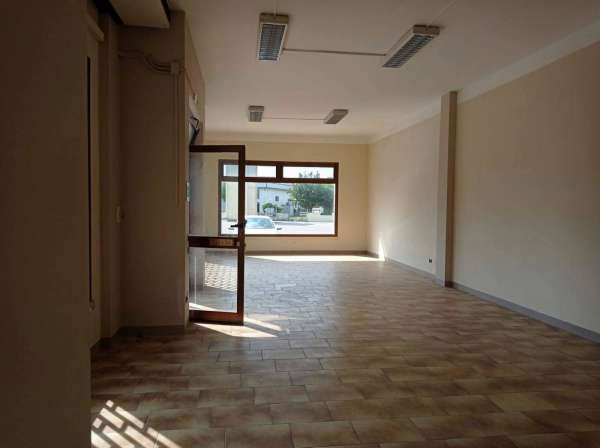 Foto Negozio in Affitto a Bevilacqua