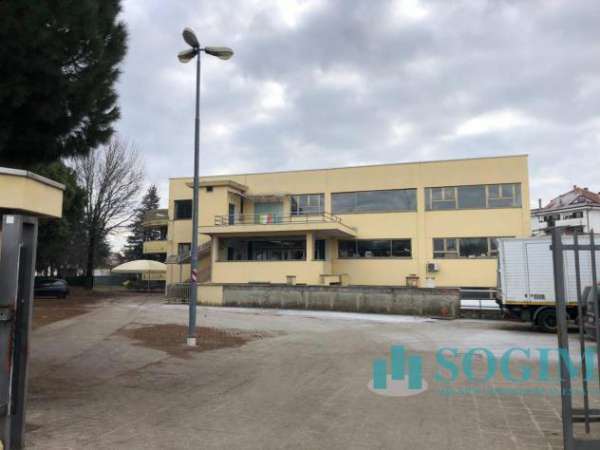 Foto Negozio in affitto a Busto Arsizio - 3 locali 1000mq
