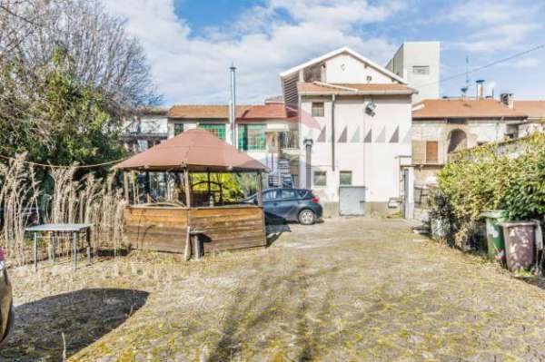 Foto Negozio in affitto a Busto Arsizio - 6 locali 480mq