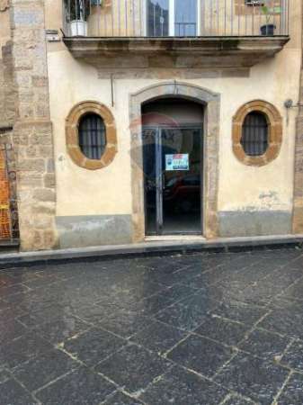 Foto Negozio in affitto a Caltagirone - 2 locali 23mq