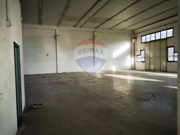 Foto Negozio in affitto a Castel Guelfo Di Bologna - 1 locale 900mq