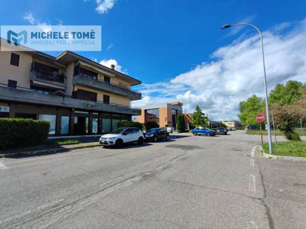 Foto Negozio in Affitto a Castelnuovo del Garda Castelnuovo del Garda