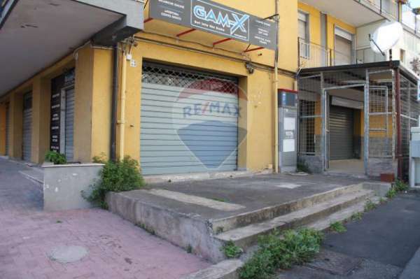 Foto Negozio in affitto a Catania, Cittadella Universitaria