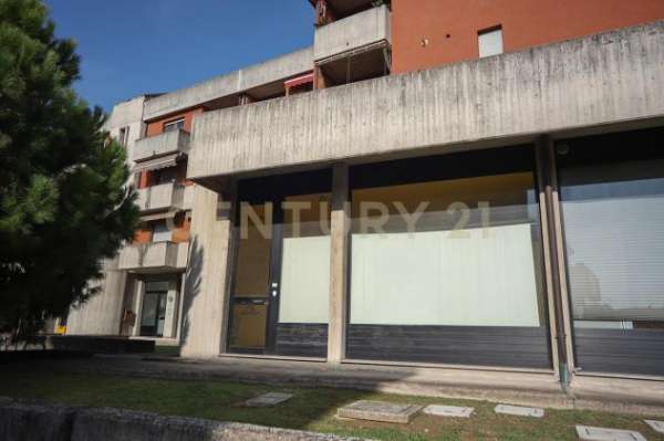 Foto Negozio in affitto a Cerea - 2 locali 83mq