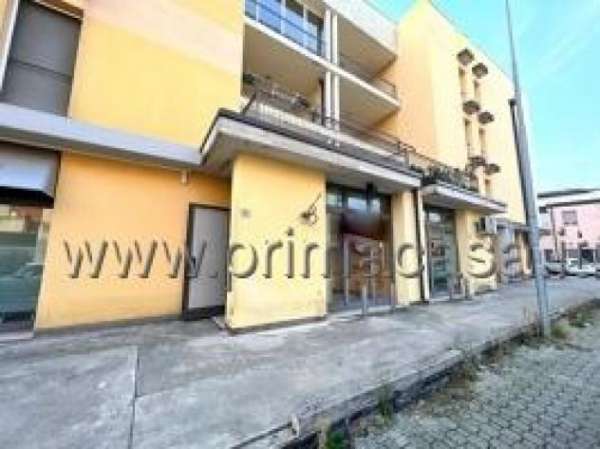 Foto Negozio in affitto a Cerea - 3 locali 50mq