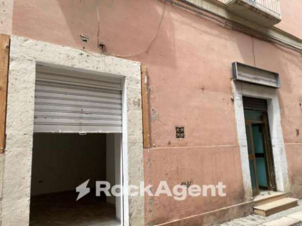 Foto Negozio in affitto a Cerignola - 2 locali 60mq