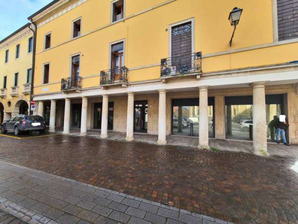 Foto Negozio in Affitto a Cologna Veneta
