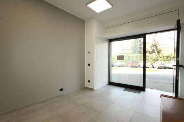 Foto Negozio in affitto a Cusano Milanino - 2 locali 28mq