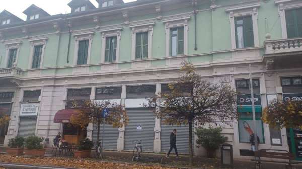 Foto Negozio in Affitto a Cusano Milanino