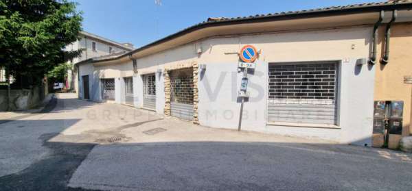 Foto Negozio in Affitto a Desenzano del Garda Desenzano del Garda - Centro