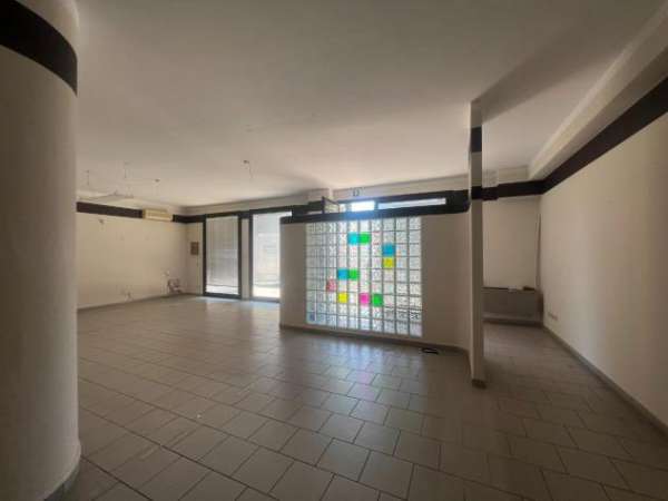Foto Negozio in affitto a Empoli 150 mq  Rif: 1335226