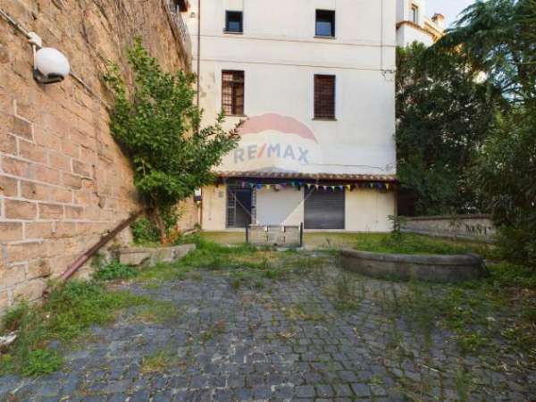 Foto Negozio in affitto a Formello - 2 locali 80mq