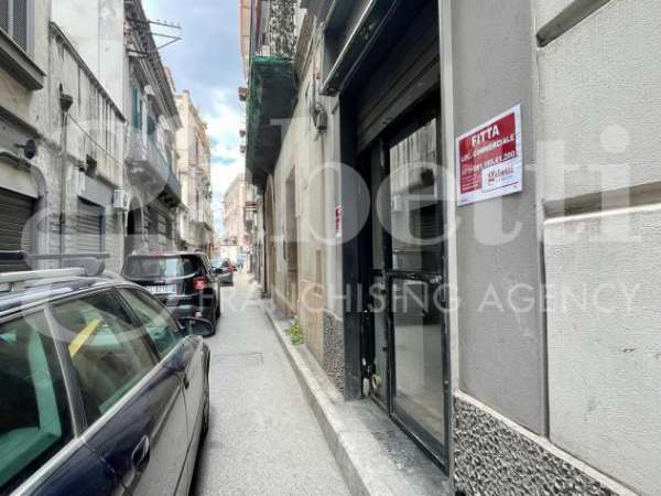 Foto Negozio in affitto a Frattamaggiore - 2 locali 28mq