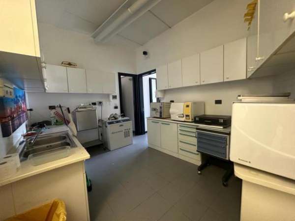 Foto Negozio in affitto a La Fontina - San Giuliano Terme 150 mq  Rif: 1196256