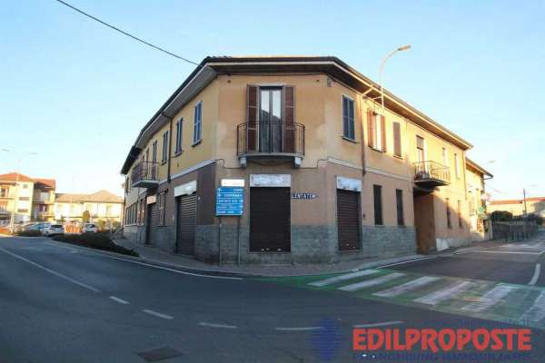 Foto Negozio in Affitto a Lazzate