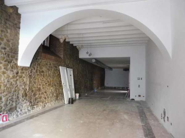 Foto Negozio in affitto a Marostica - 2 locali 130mq