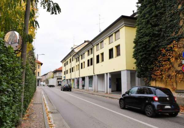 Foto negozio in affitto a Meda (MB)