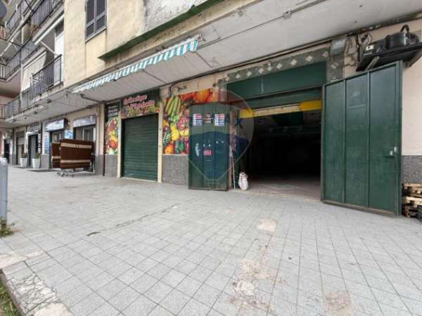 Foto Negozio in affitto a Melito Di Napoli - 2 locali 125mq